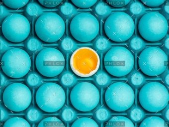 demo-attachment-8-minimal-visual-art-design-with-eggs-PEHTYBQ